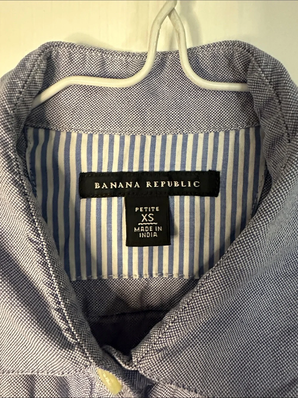 GUC Banana Republic Women’s Petite XS Light Blue Button-Down Casual Shirt - Picture 2 of 9